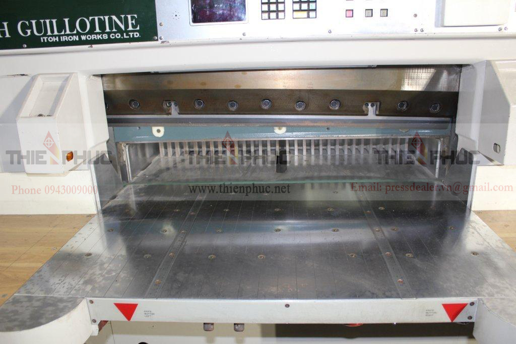 Máy cắt xén giấy TP154