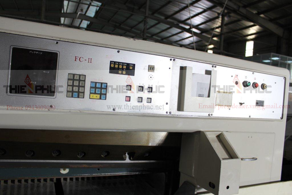 Máy cắt xén giấy TP154