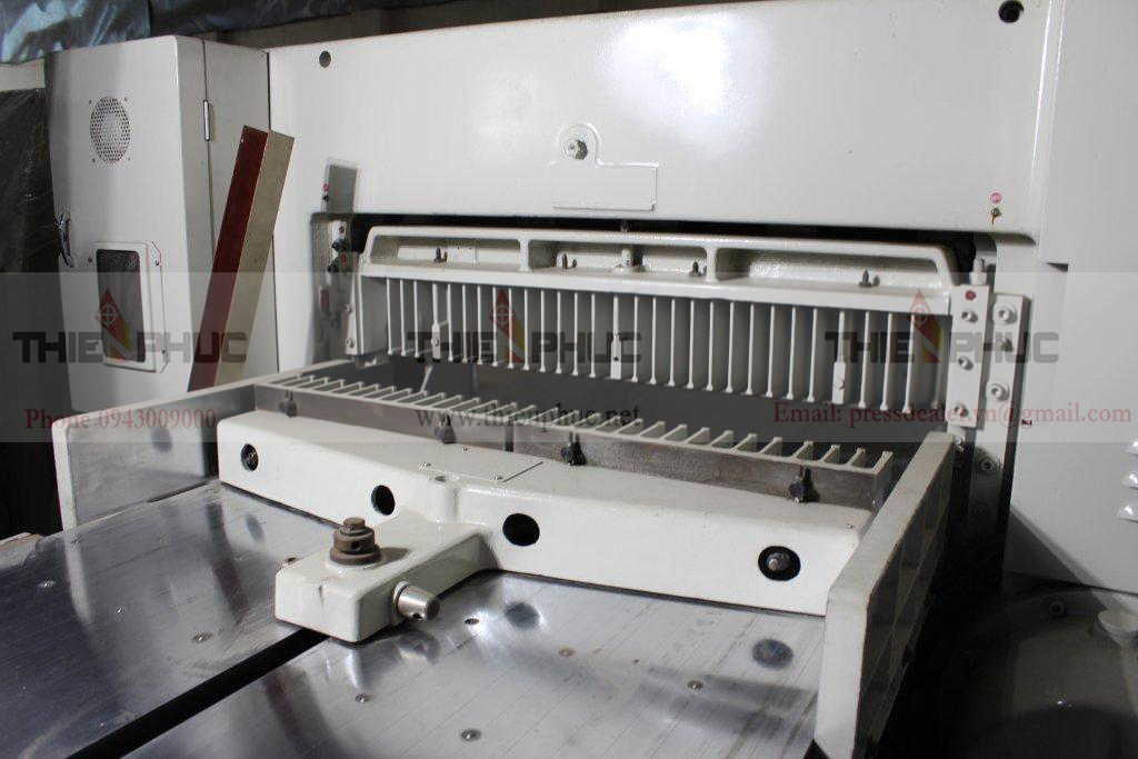 Máy cắt xén giấy TP154