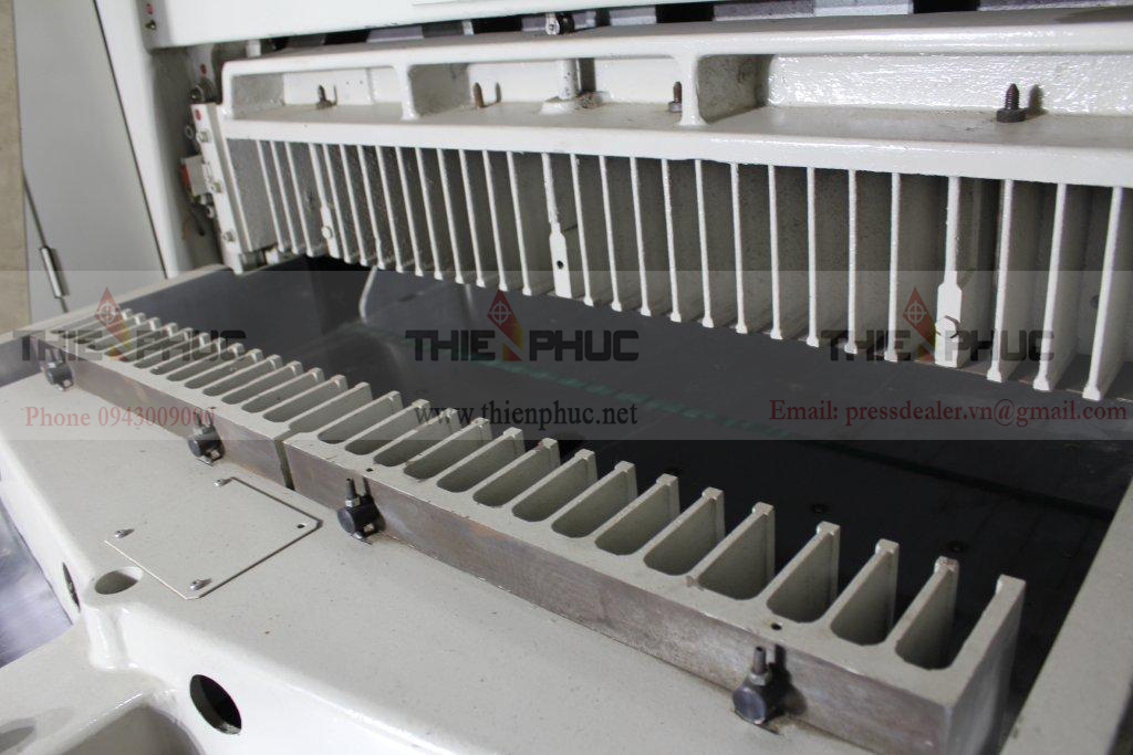 Máy cắt xén giấy TP154