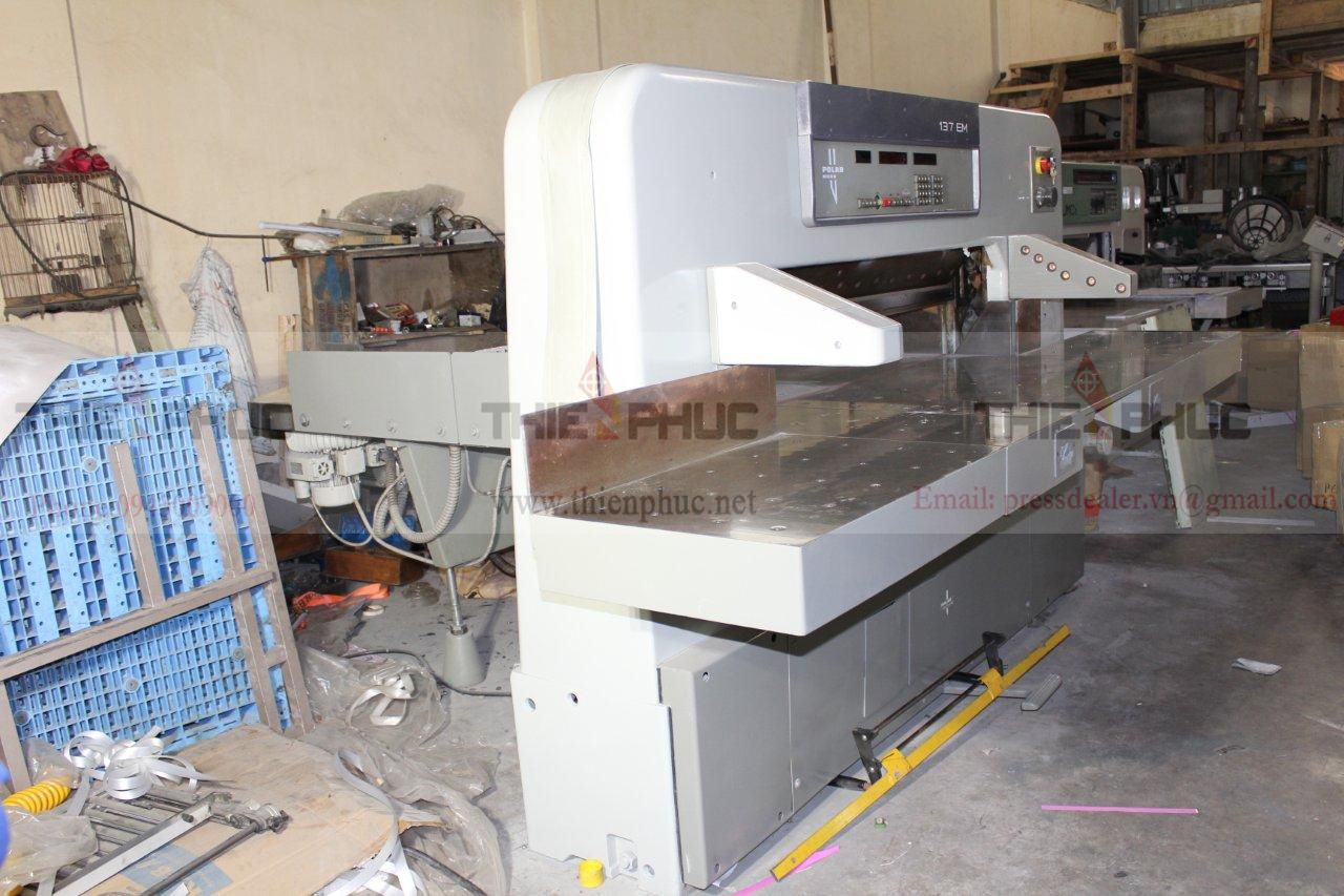 Máy cắt xén giấy TP262