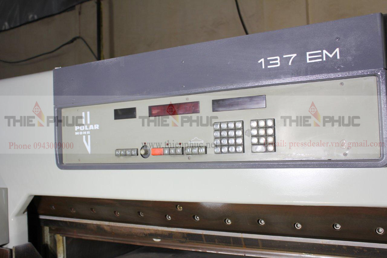 Máy cắt xén giấy TP262