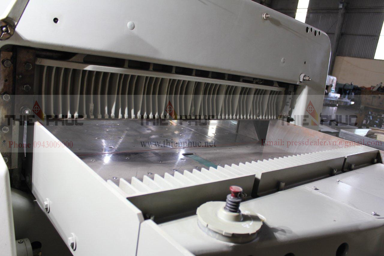 Máy cắt xén giấy TP262