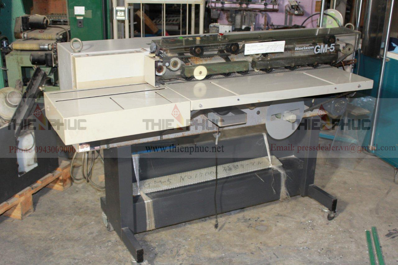 Máy dán băng gáy sách TP098