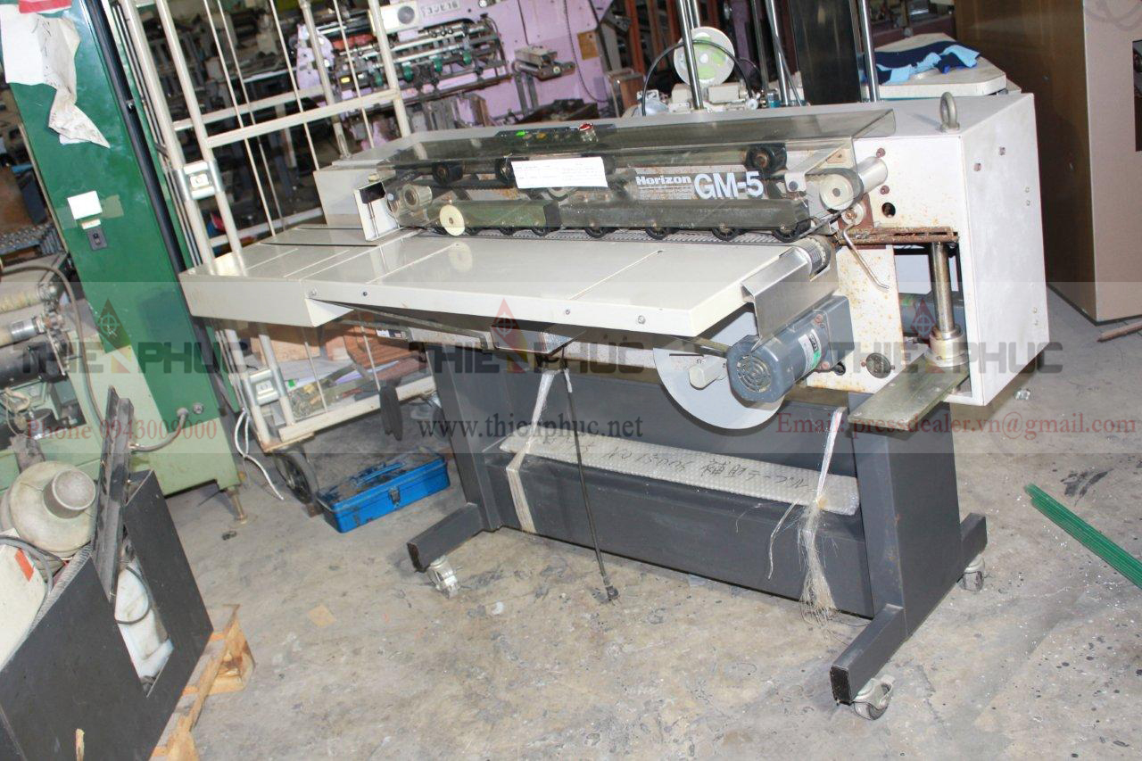 Máy dán băng gáy sách TP098