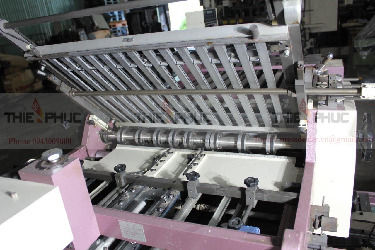 Máy gấp giấy TP319